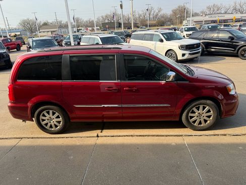Used 2011 Chrysler Town & Country Touring-L w/ Entertainment Group #2 image 4
