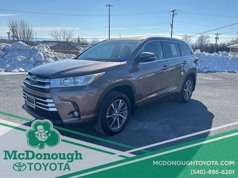 Used 2018 Toyota Highlander XLE image 1