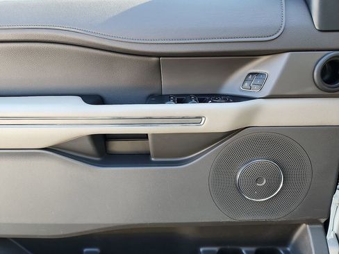 Used 2021 Ford Expedition XLT image 13