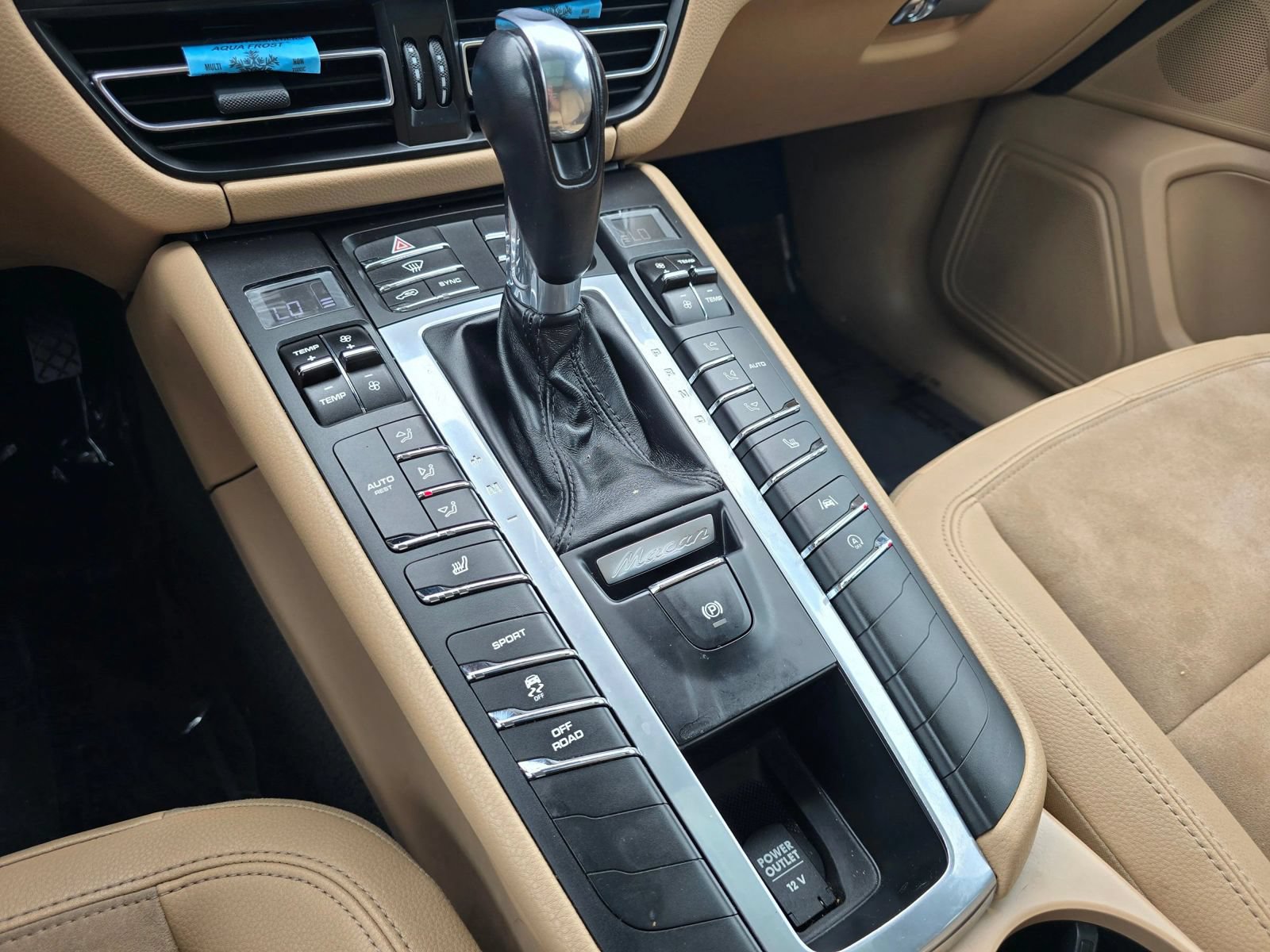 Used 2019 Porsche Macan AWD/4WD image 36