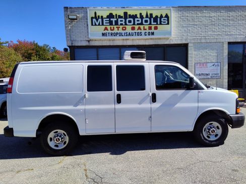 Used 2016 GMC Savana 2500 image 1