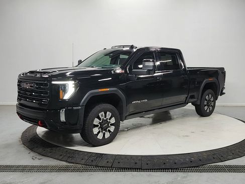Used 2024 GMC Sierra 2500 AT4 w/ Technology Package AWD/4WD image 3