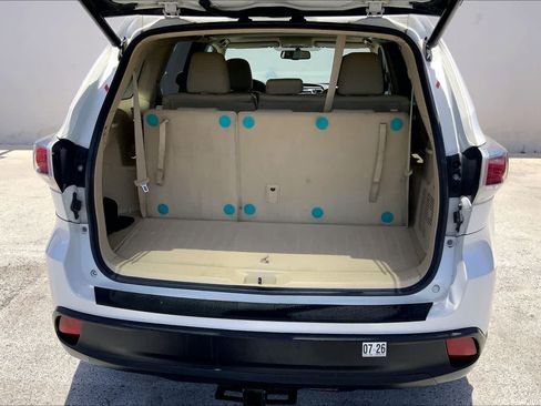 Used 2014 Toyota Highlander XLE w/ Preferred Accessory Package AWD/4WD image 18