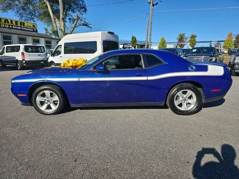 Used 2019 Dodge Challenger SXT RWD image 7