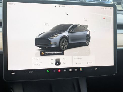 Used 2025 Tesla Model Y Long Range image 18
