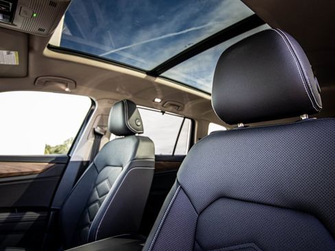 New 2026 Volkswagen Atlas SE image 2