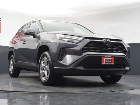 Used 2025 Toyota RAV4 XLE AWD/4WD image 28