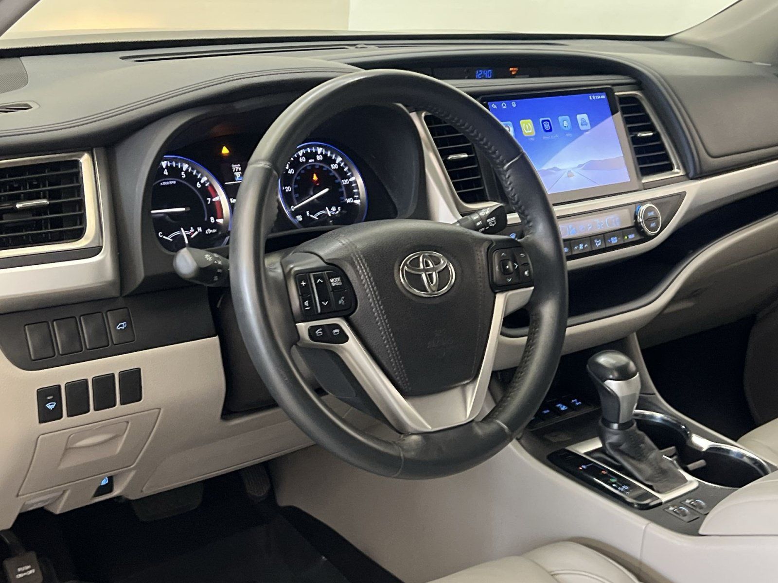 Used 2016 Toyota Highlander XLE AWD/4WD image 15