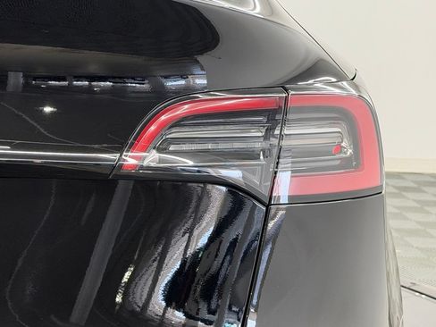Used 2022 Tesla Model Y Long Range AWD/4WD image 14