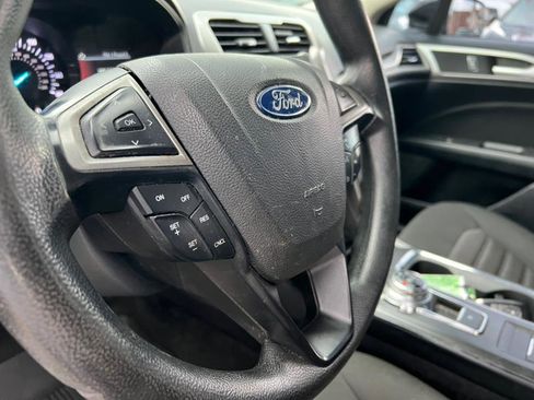 Used 2018 Ford Fusion SE w/ Fusion SE Technology Package image 10