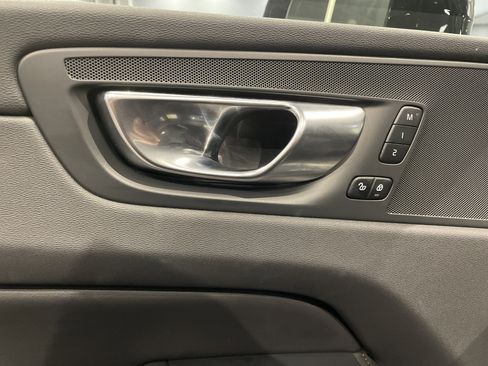 Used 2025 Volvo XC60 B5 Plus image 15