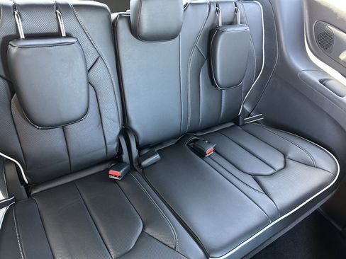 New 2026 Chrysler Pacifica Limited image 12