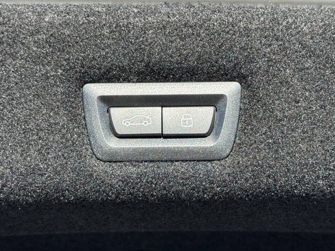 New 2026 BMW 750e xDrive w/ Premium Package image 16