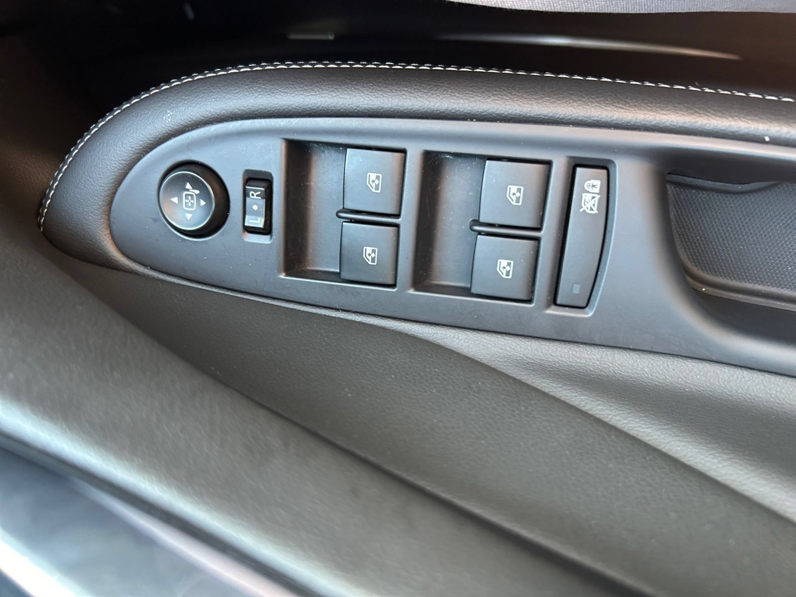 Used 2019 Buick Envision Premium AWD/4WD image 29