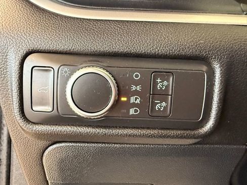 Used 2021 Ford Explorer XLT image 29