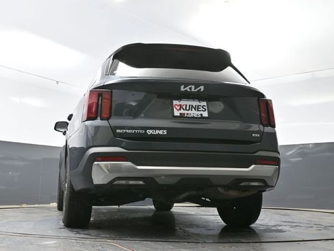 Used 2024 Kia Sorento S AWD/4WD image 54