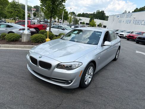 Used 2011 BMW 528i Sedan RWD image 3