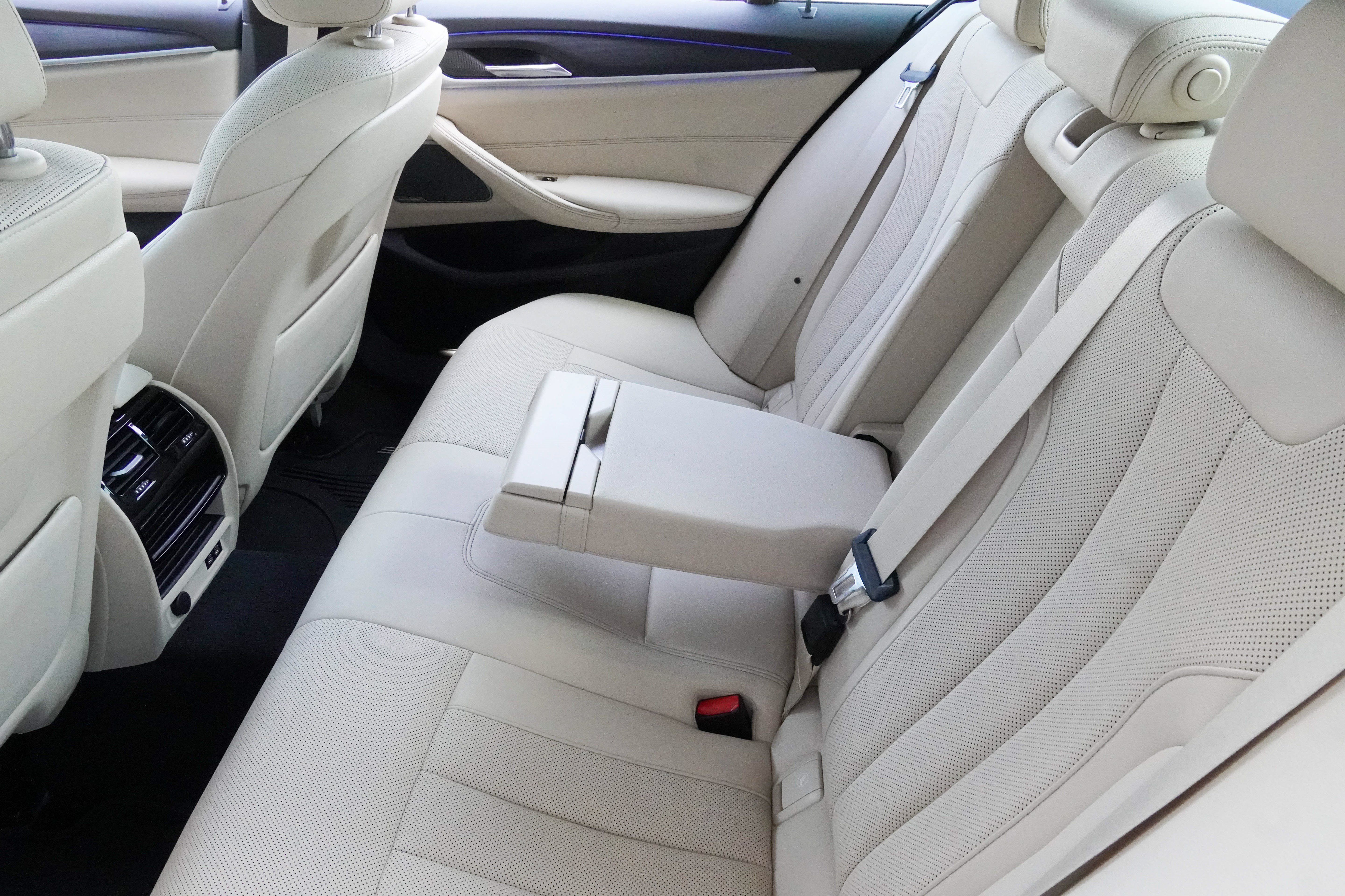 Used 2023 BMW 530i w/ Premium Package RWD image 37