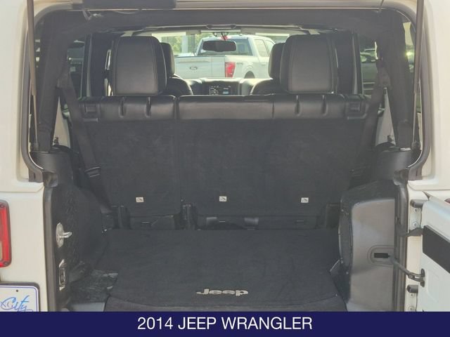 Used 2014 Jeep Wrangler Unlimited Sahara w/ Dual Top Group AWD/4WD image 10