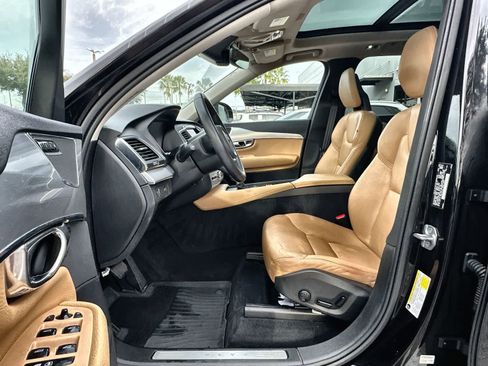 Used 2016 Volvo XC90 T6 Momentum image 2