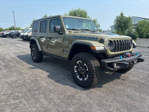 Used 2025 Jeep Wrangler Unlimited Rubicon 4xe AWD/4WD image 2