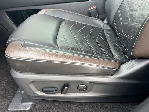 Certified 2024 Nissan Pathfinder Platinum w/ Black Appearance Package image 20