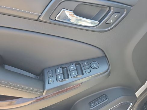 Used 2018 GMC Yukon SLT w/ Premium Edition AWD/4WD image 19