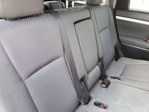 Used 2019 Toyota Highlander LE FWD image 37