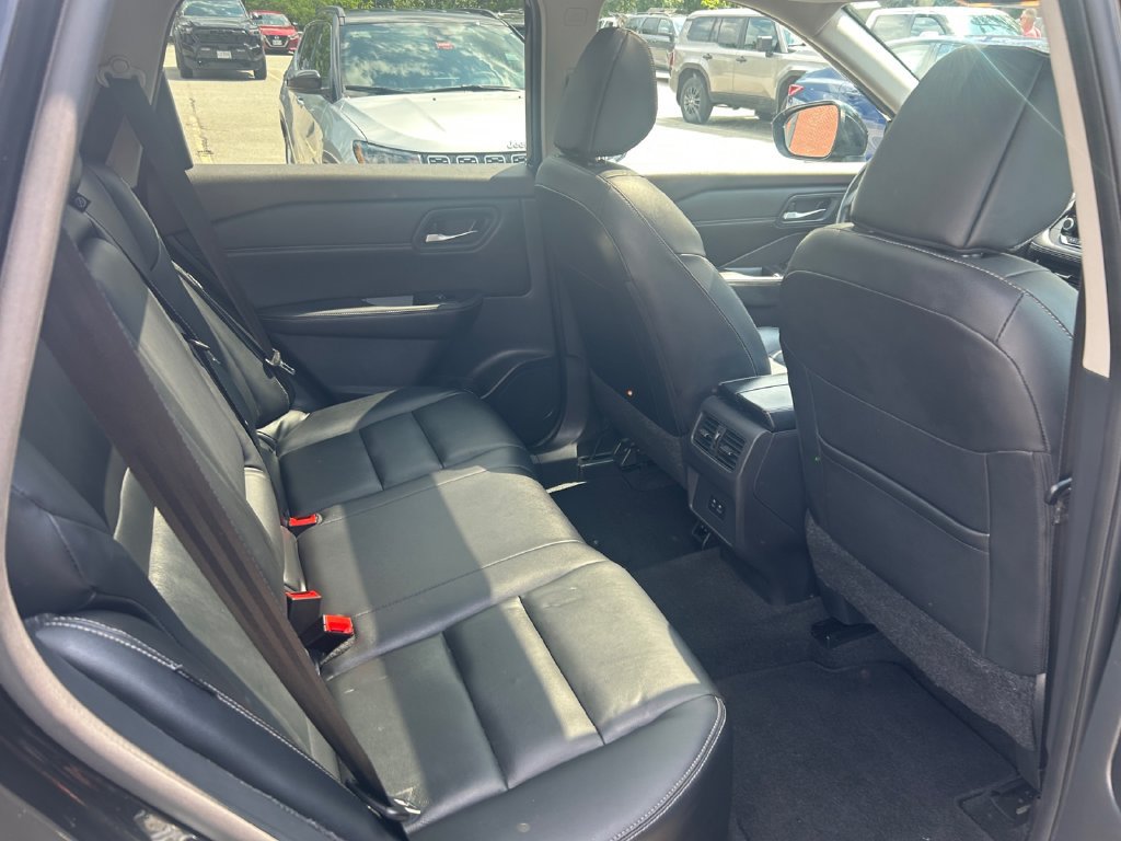Used 2023 Nissan Rogue SL AWD/4WD image 18