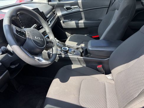 Used 2023 Kia Sportage LX AWD/4WD image 8