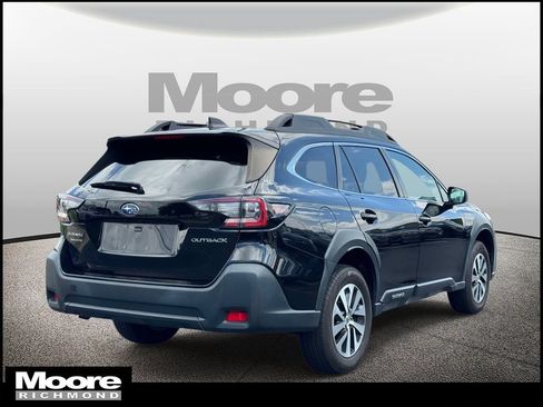 Used 2023 Subaru Outback Premium AWD/4WD image 2