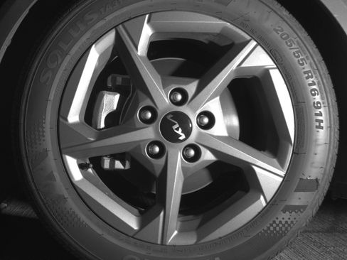 Used 2025 Kia K4 LXS image 12