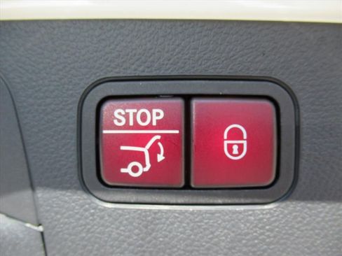 Used 2022 Mercedes-Benz GLC 43 AMG 4MATIC image 31