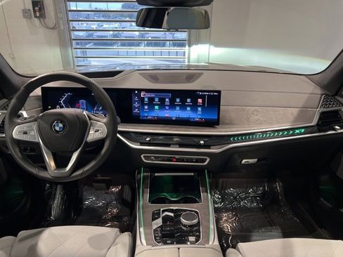 Used 2023 BMW X7 xDrive40i w/ Premium Package image 36