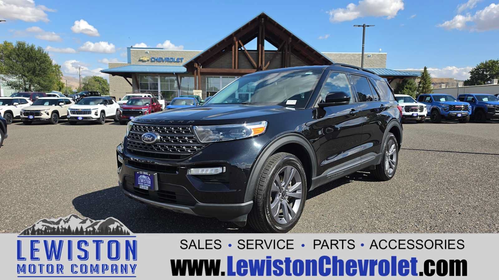 Used 2022 Ford Explorer XLT w/ Equipment Group 202A AWD/4WD image 1