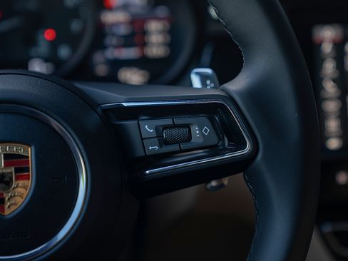 Certified 2026 Porsche Macan AWD/4WD image 8