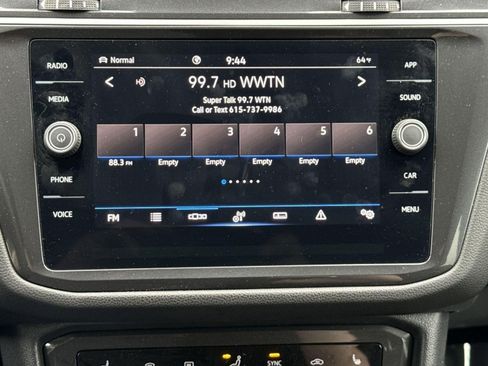 Used 2024 Volkswagen Tiguan SE AWD/4WD image 21