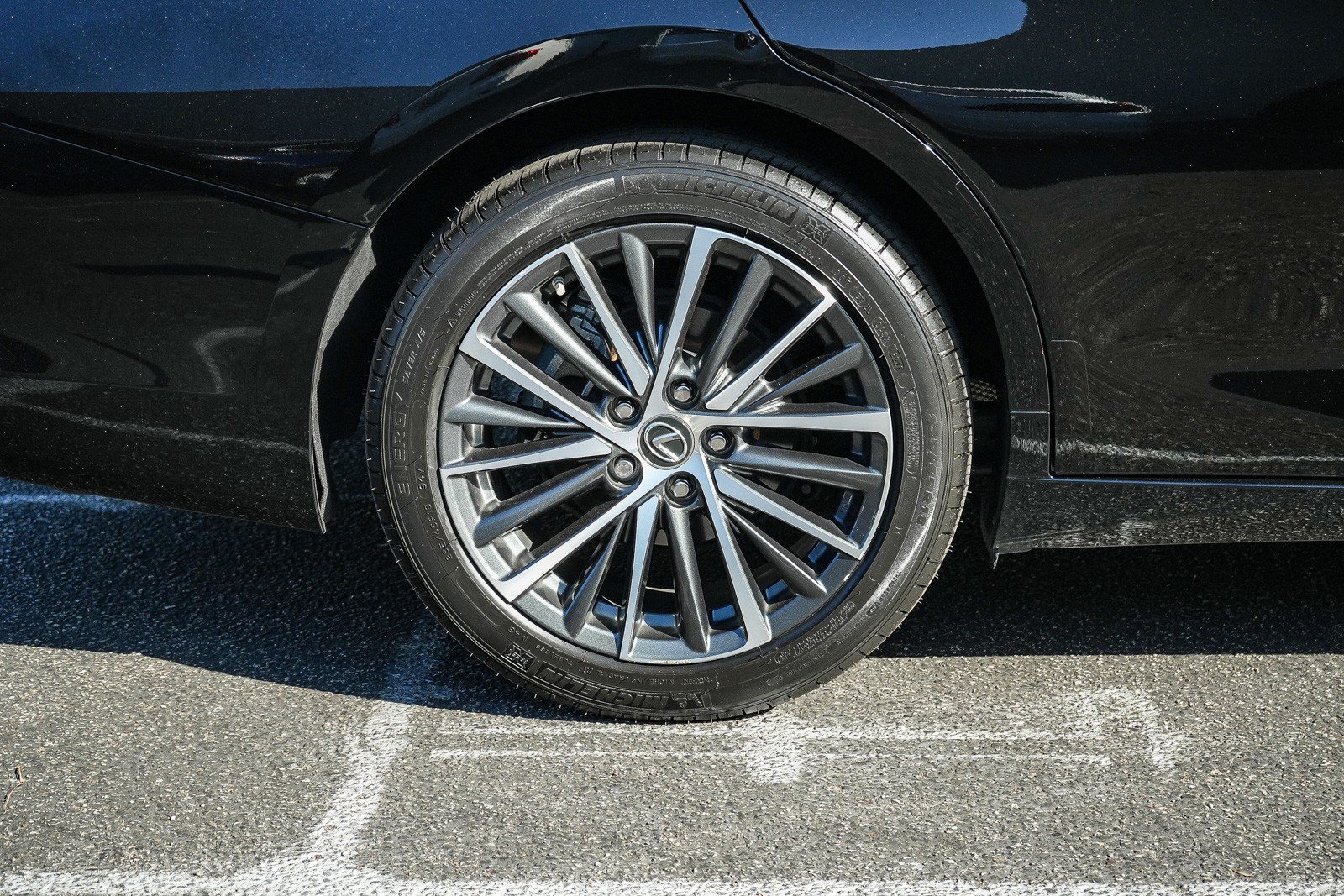 Used 2025 Lexus ES 300h w/ Premium Package FWD image 11