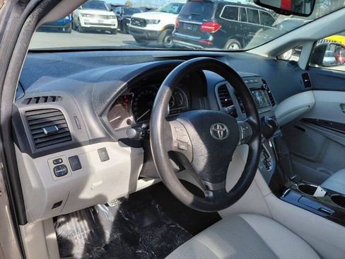 Used 2010 Toyota Venza FWD image 7