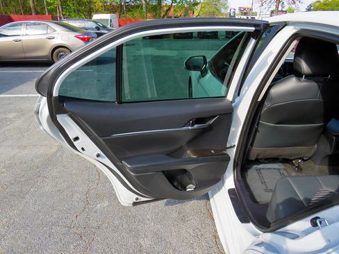 Used 2022 Toyota Camry SE w/ Carpet Mat Package (TMS) image 14