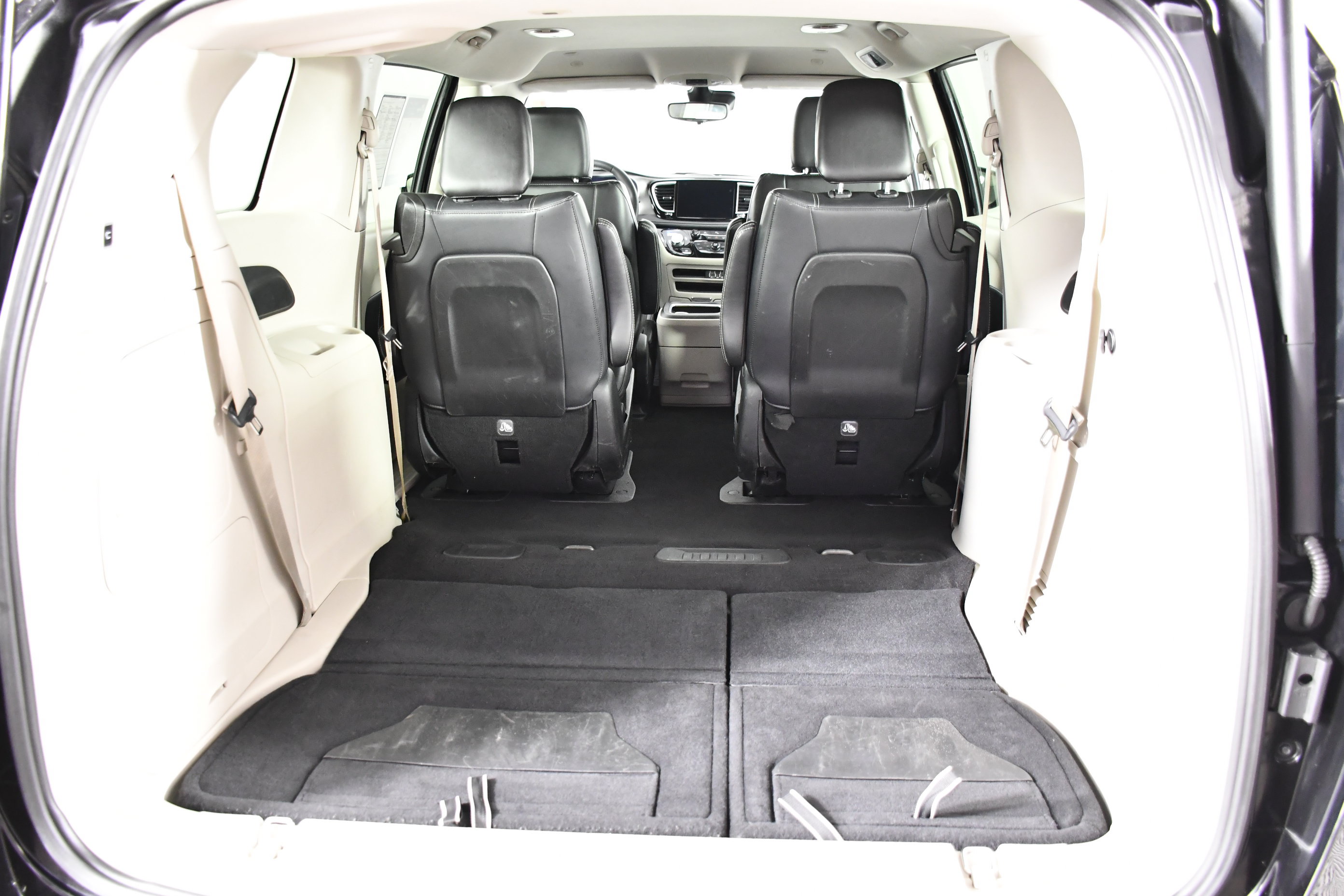 Used 2024 Chrysler Pacifica Limited FWD image 47