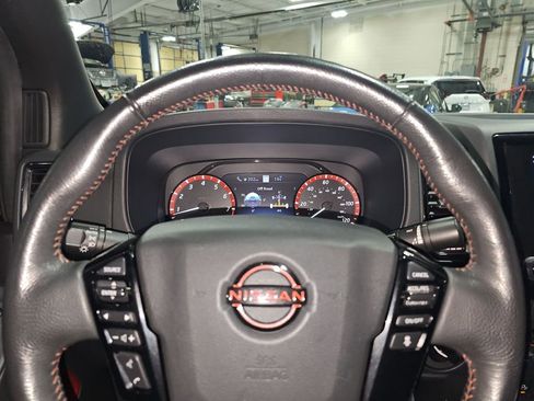 Used 2022 Nissan Frontier PRO-4X w/ Technology Package image 30