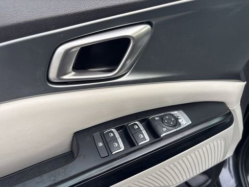 Used 2024 Kia Carnival LX FWD image 21