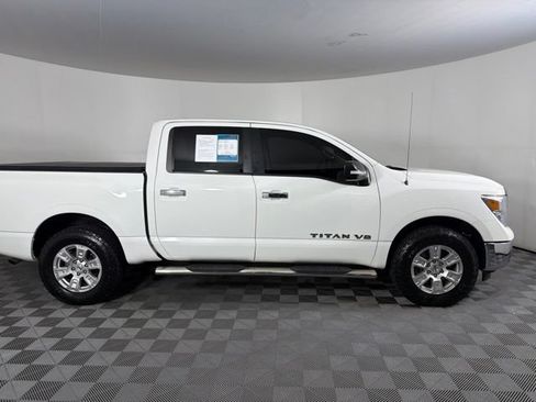 Used 2018 Nissan Titan SV AWD/4WD image 6