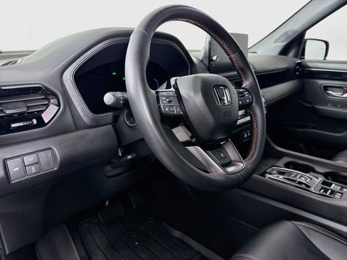 Used 2025 Honda Pilot TrailSport image 4
