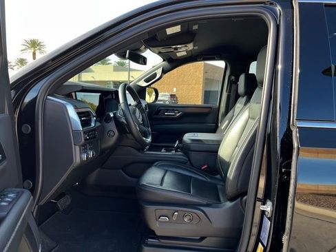 Used 2025 GMC Yukon XL Denali image 23
