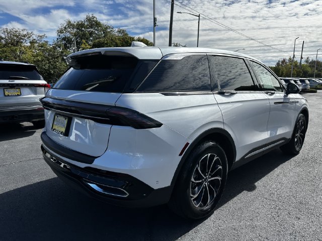 Certified 2024 Lincoln Nautilus Premier AWD/4WD image 5