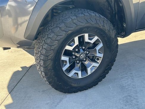 Certified 2021 Toyota Tacoma TRD Off-Road image 9
