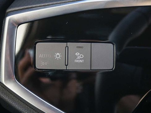 Used 2025 Audi Q3 2.0T Premium image 35