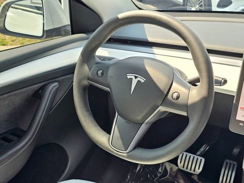 Used 2023 Tesla Model Y Performance AWD/4WD image 27